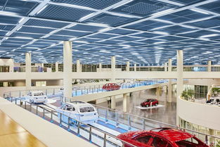 探秘工業之美 青少年寶馬工廠之行，手繪夢想與光影的交織